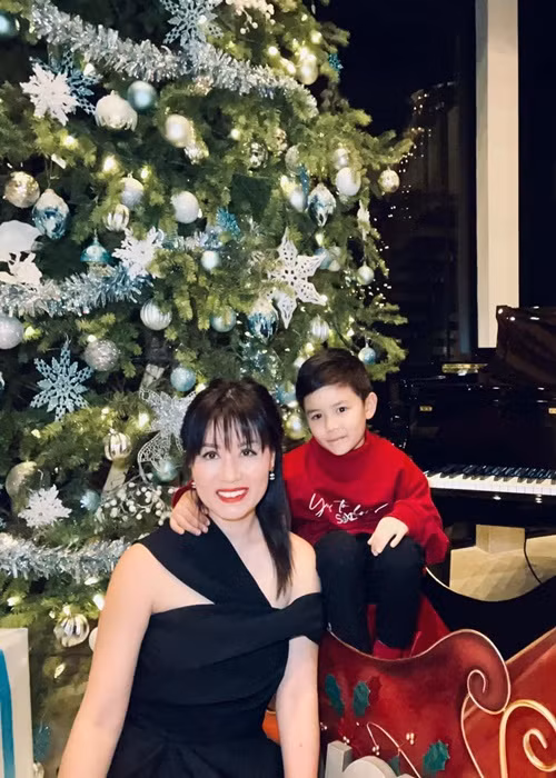 Hậu ly hôn, doanh nhân Thủy Tiên ngày càng trẻ trung, quyến rũ. Ảnh: FBNV