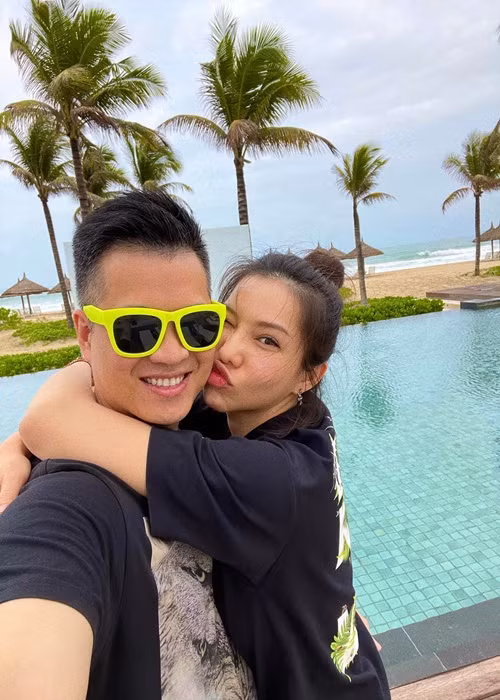 Từ khi gắn bó, vợ chồng nữ diễn viên phim "Chạy trốn thanh xuân" thường xuyên đăng tải hình ảnh hạnh phúc trên mạng xã hội.