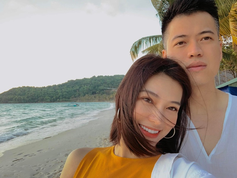 Tháng 10/2019, Lưu Đê Ly và Huy DX làm đám hỏi. Đến tháng 12 cùng năm, cặp đôi tổ chức đám cưới.