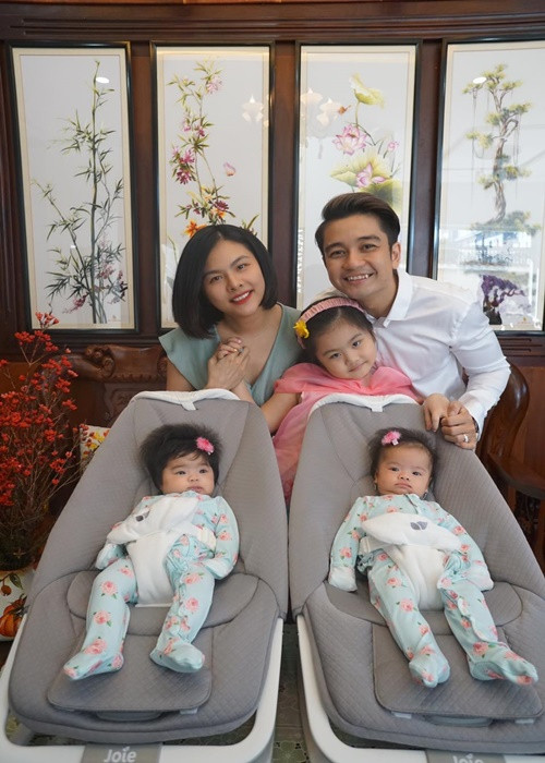 Vân Trang và doanh nhân Lê Hữu Quân có 3 cô con gái chung: bé Queenie (sinh năm 2016), bé Quianna và bé Quinita (sinh năm 2021).