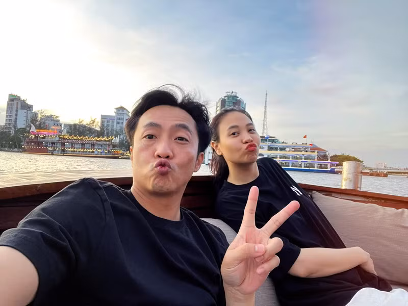 Từ khi gắn bó với Đàm Thu Trang, Cường Đô la trẻ trung, phong độ hơn.