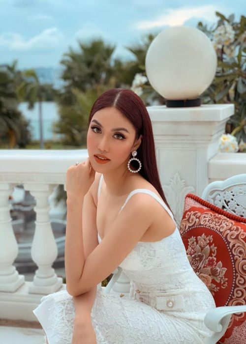 Lan Khuê luôn xuất hiện với vẻ ngoài sang chảnh.