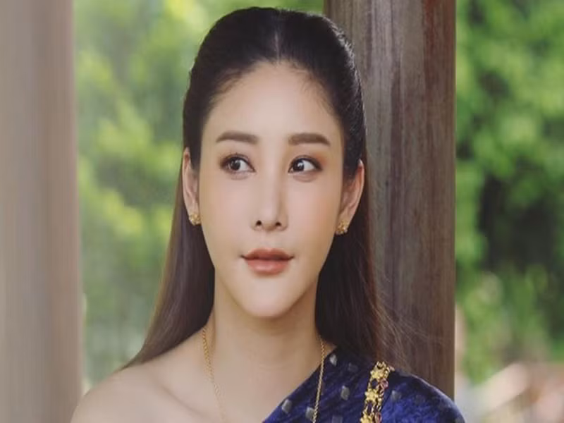 Tangmo Pataratida Patcharawirapong sinh năm 1984, là diễn viên kiêm ca sĩ, người mẫu Thái Lan. Cô từng tham gia bộ phim đình đám “Chiếc lá cuốn bay”. Cách đây ít ngày, Tangmo qua đời. Ảnh: Bangkok Post