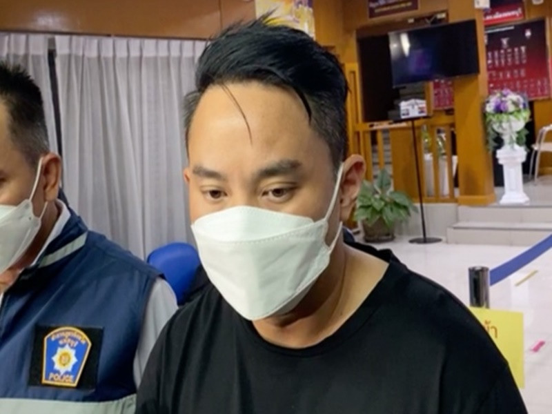 Cũng trong ngày 26/2, Cục Hàng hải Thái Lan ra lệnh khởi tố hình sự chủ thuyền là Papinwit Rodbangyang và Tanuphat Lertthaweewit (trong ảnh) - người điều khiển phương tiện chở Tangmo và nhóm bạn. 21h ngày 26/2 (giờ địa phương), cảnh sát phát lệnh bắt giữ chủ thuyền. Họ bị cáo buộc vi phạm luật an toàn hàng hải, không đưa ra hướng dẫn giao thông đường thủy dẫn đến tai nạn chết người. Ảnh: Vietnamnet