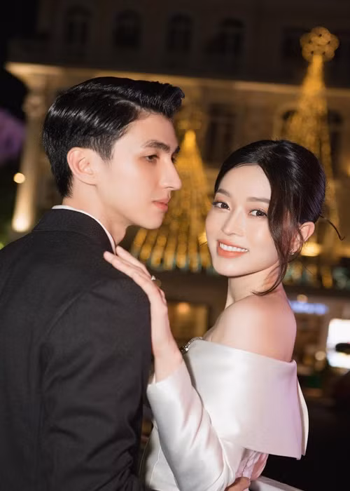 Á hậu Phương Nga được Bình Anh cầu hôn dịp Valentine 2022. Nhiều người mong đợi đám cưới của cặp đôi này. Trong cuộc phỏng vấn với Vnexpress sau màn cầu hôn, Phương Nga chia sẻ, dịp Tết vừa qua, cô đi xem ngày và được cho biết, nếu không năm nay thì phải đợi hai năm nữa mới được tuổi lập gia đình.