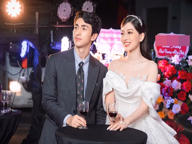 Nàng á hậu chia sẻ: "Chúng tôi còn phải tính toán, lên kế hoạch nhiều thứ sao cho chu toàn. Trước mắt, có lẽ tôi và anh An cần giữ sức khỏe và tinh thần thật tốt. Tôi cũng muốn sẽ tổ chức tiệc độc thân cùng nhóm bạn của mình trước khi cưới".