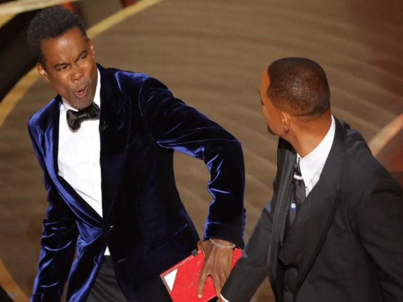 Sau khi bị tát, Chris Rock lên tiếng: “Chà, Will Smith vừa đánh tôi tơi bời”. Ảnh: Independent