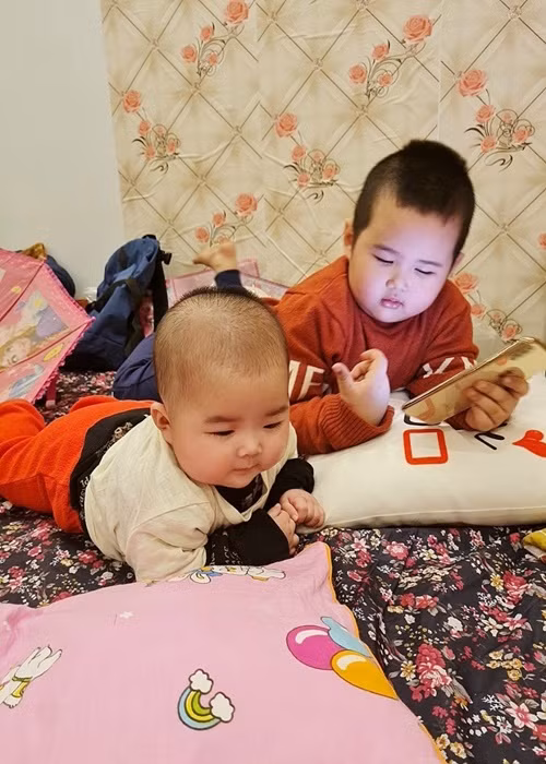 Theo Chiến Thắng, con gái Mỹ Anh được 4 tháng tuổi, dễ nuôi, ít quấy khóc. Ảnh: Người đưa tin