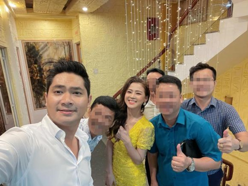 “Sau thời gian dịch, việc kinh doanh của tôi và Thiên Hương đều bị khó khăn. Giờ đây, chúng tôi phải lo vực dậy kinh tế trước", Minh Luân chia sẻ trên Zing. Ảnh: Công lý và xã hội