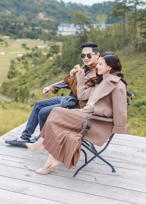 Minh Luân nhanh chóng phủ nhận tin đồn tình cảm. “Chúng tôi vẫn bình thường, không hề có chuyện chia tay. Tôi chỉ bình luận vui vẻ với bạn bè vậy thôi, ai ngờ lại bị đồn như vậy”, nam diễn viên chia sẻ trên VTC. Ảnh: FBNV