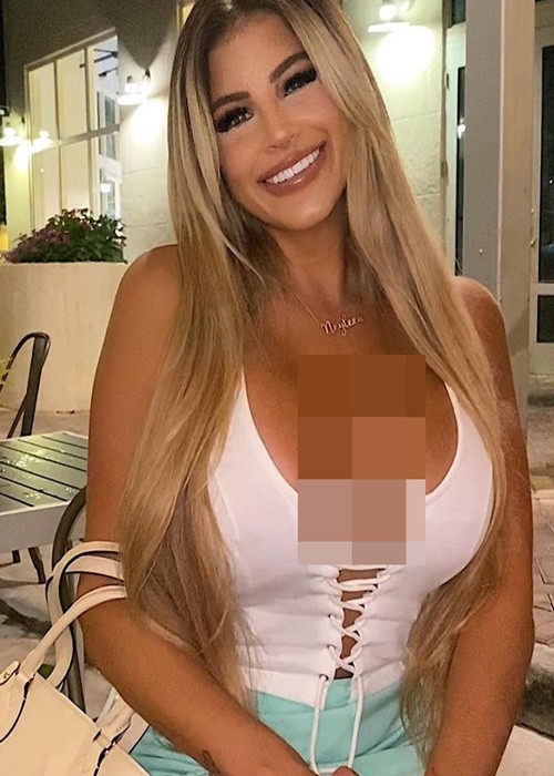 "Tôi dự định rút túi ngực hoàn toàn hoặc sử dụng túi ngực nhỏ hơn", chân dài chia sẻ.