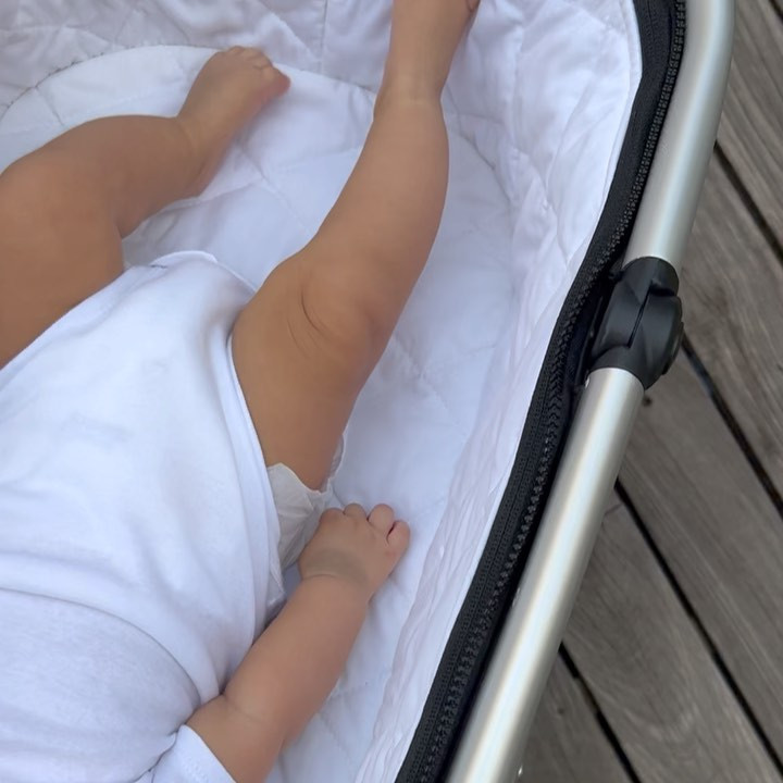 Hà Tăng vẫn úp mở hình ảnh các con.