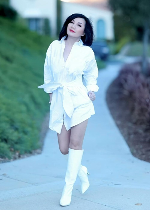 Sau chia sẻ được bạn bè mai mối, Trizzie Phương Trinh cho biết, cô đang hạnh phúc với chính bản thân. "Không giàu có, không nhà cao cửa rộng, không là người thông minh tài giỏi, không là doanh nhân thành đạt, không hát hay, không đẹp như hoa hậu, không nổi tiếng như siêu sao ca nhạc, người yêu thì chẳng có mà tuổi trẻ lại càng không...nhưng chắc chắn mình có một thứ mà rất nhiều người đang tìm kiếm, đó là hạnh phúc với chính bản thân", cô viết.