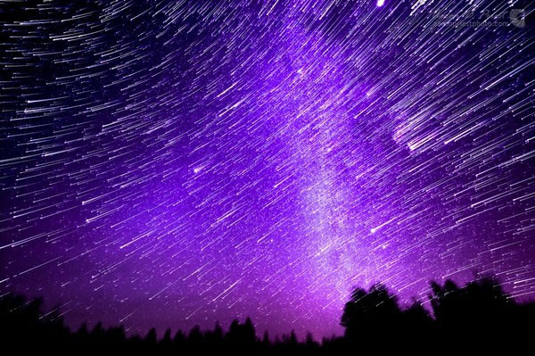 Leonids là cơn mưa sao băng duy nhất trong năm có khả năng gây ra “bão”. Thông thường, theo chu kì 33 năm, mưa sao băng Leonids sẽ lớn bất thường, khi đạt đỉnh có thể mang tới hàng nghìn sao băng bay vào bầu khí quyển.