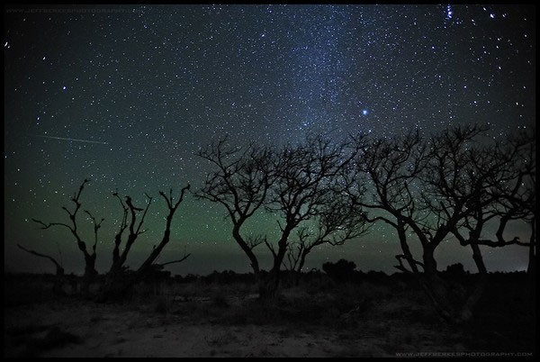 Cụ thể, nhiều tài liệu cổ đã ghi nhận sự kiện trận mưa thiên thạch năm 1490 tại Trung Quốc, giết chết khoảng 10.000 người dưới thời nhà Minh. Hung thủ của thảm họa ấy được cho chính là sao chổi C/1490 Y1.