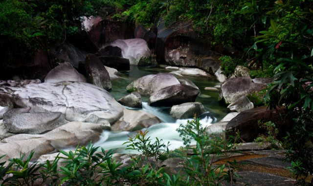 Người dân trong làng đã bắt được cô, ngay lúc bị đưa về làng, cô đã nhảy xuống hồ Devil cùng với người yêu mong được chết cùng nhau. Ngay lập tức mọi người đã nhảy xuống cứu nhưng chỉ cứu được Urana, khi phát hiện người yêu của mình đã bị dòng nước cuốn đi, cô đã thét lên một cách đau đớn.