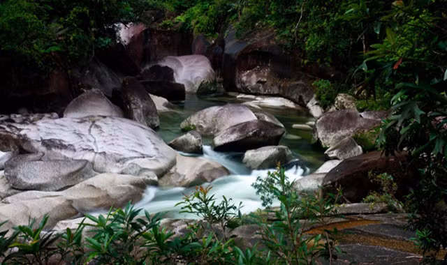 Người dân trong làng đã bắt được cô, ngay lúc bị đưa về làng, cô đã nhảy xuống hồ Devil cùng với người yêu mong được chết cùng nhau. Ngay lập tức mọi người đã nhảy xuống cứu nhưng chỉ cứu được Urana, khi phát hiện người yêu của mình đã bị dòng nước cuốn đi, cô đã thét lên một cách đau đớn.