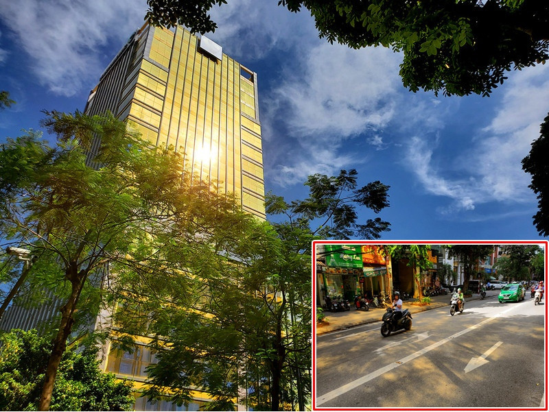 Hình ảnh ánh sáng màu vàng hắt từ tòa nhà xuống đường loang lổ. (Ảnh: Vũ Khoa).