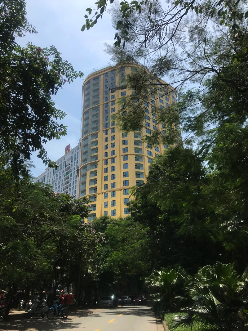 Theo các thông tin giới thiệu, Hà Nội Golden Lake có tổng số hơn 400 phòng. Trong đó, giá của mỗi phòng khách sạn dự kiến từ 5,8 triệu đồng/đêm.