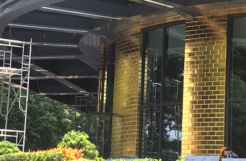 Ghi nhận của PV ngày 21/5 cho thấy, hiện các công nhân đang khẩn trương hoàn thiện nốt các hạng mục kỹ thuật cuối cùng tại dự án này.