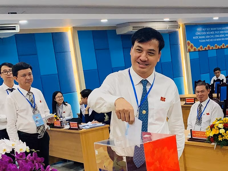 Ong Le Hoa Binh lam bi thu Dang uy So Xay dung TP HCM