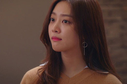 Bi mat dang sau chiec quan dui hoa chong nang niu het muc