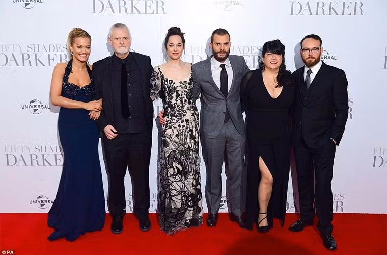 Sao 50 sac thai sanh buoc cung vo va ban dien tren tham do-Hinh-8