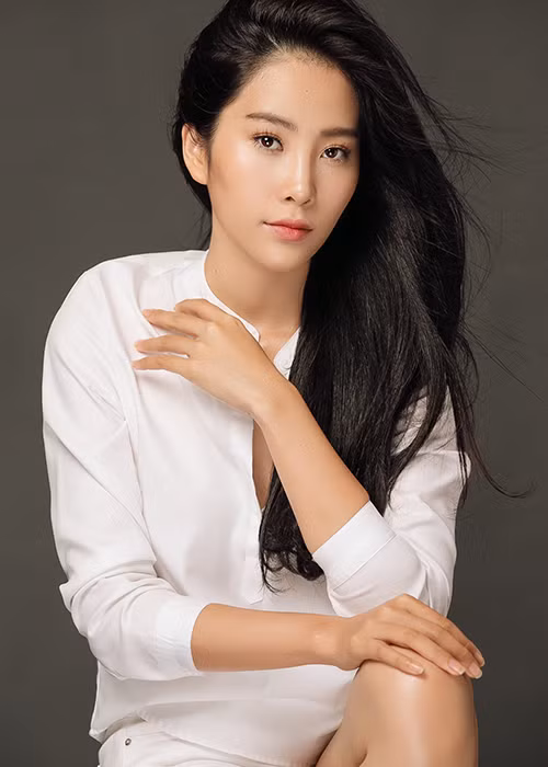 Bộ ảnh Hoa khôi Nam Em được thực hiện bởi nhiếp ảnh gia Mr AT với sự hỗ trợ của ê-kíp gồm: stylist Trần Đạt, trang điểm Cúc Nguyễn.