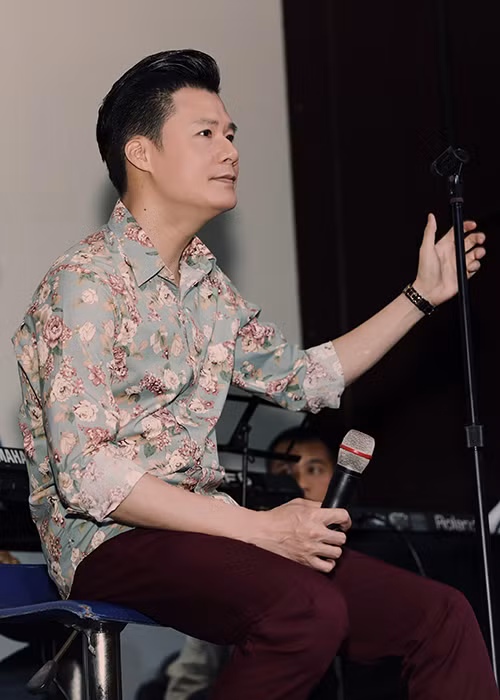 Quang Dung say sua tap luyen cung ban nhac cho liveshow-Hinh-2