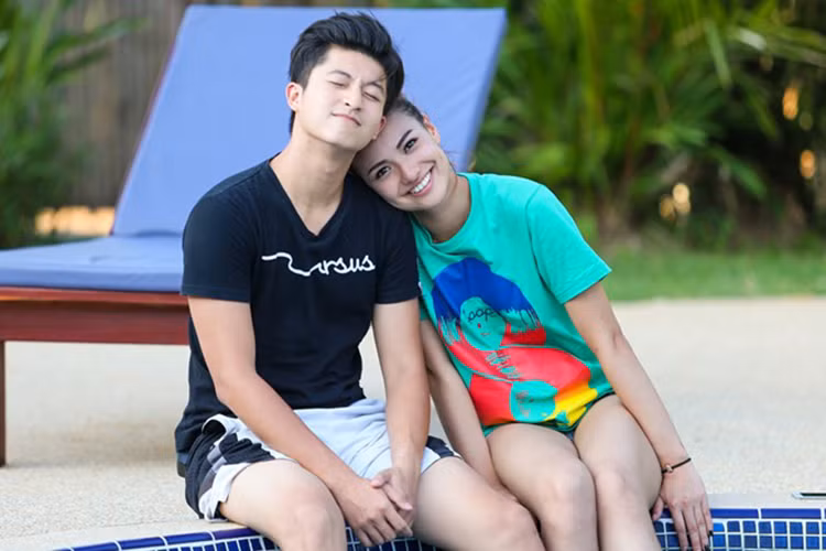 Hồng Quế cũng từng là một trong những bóng hồng vây quanh Harry Lu. Cùng tham gia chương trình Điệp vụ tuyệt mật, chân dài 9x và nam diễn viên luôn quấn quýt không rời. (Ảnh: Zing)