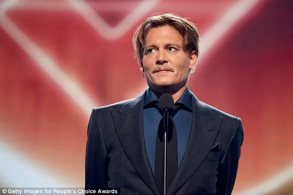 Johnny Depp can tien vi loi song xa hoa