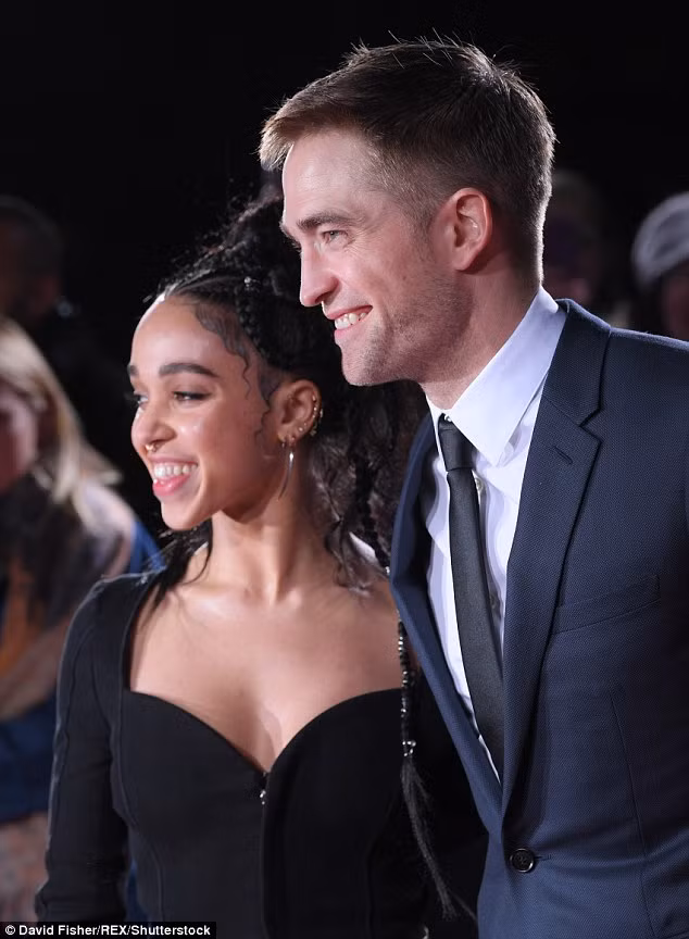 Khác biệt về nhan sắc, độ nổi tiếng nhưng mối quan hệ của Robert Pattinson và bạn gái vẫn khăng khít và ngày càng bền chặt. (Ảnh: Rex)