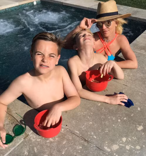 Ngam biet thu 30 trieu USD Britney Spears don Valentine voi tinh moi-Hinh-5