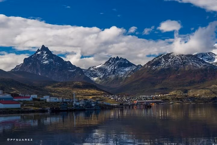 Kênh Beagle ở Nam Mỹ là lối đi an toàn cho các tàu qua Đại Tây Dương và Thái Bình Dương trong một thời gian dài. Kênh dài 150 dặm, phần rộng nhất là 8 dặm, nhìn theo mọi hướng khung cảnh đều rất ngoạn mục.