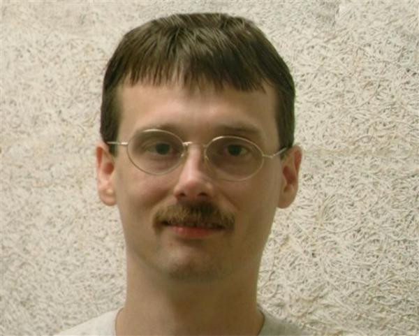  David Matthews: Năm 1994, David Matthews bị kết án khi hại chết cậu ruột mình là Otis Earl Short trong khi đột nhập vào nhà ông để trộm cắp tài sản. Matthews bị kết án tử hình tại nhà tù bang Oklahoma, Mỹ. Tuy nhiên, ngày hành quyết hắn vẫn được lùi lại liên tục vì luôn có cơ hội tự bào chữa cho mình. Đến cuối cùng, khi chính phủ ra quyết định xử tử cuối cùng, hắn ta vẫn rất ung dung. Câu nói cuối cùng của tên tử tù “vô ưu vô lo” là: “Tôi nghĩ điện thoại chỗ thống đốc bang bị hỏng rồi. Ông ấy vẫn chưa gọi đến để hoãn vụ này lại”.