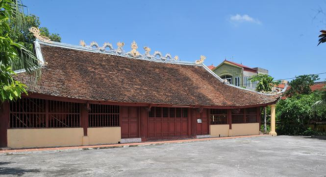 Ông Bình cho biết thêm: "Đình Lương Xá được xây dựng ở thời kỳ đỉnh cao của nghệ thuật chạm khắc đình làng. Hình thức các chạm khắc cánh gà của đình giờ rất hiếm, chỉ còn rất ít đình có nghệ thuật chạm cánh gà đẹp như ở đây".