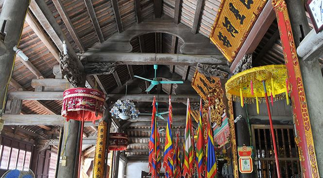 Ngôi đình có tuổi đời 3 thế kỷ này sở hữu nhiều mảng chạm tinh tế không nhiều nơi có được.