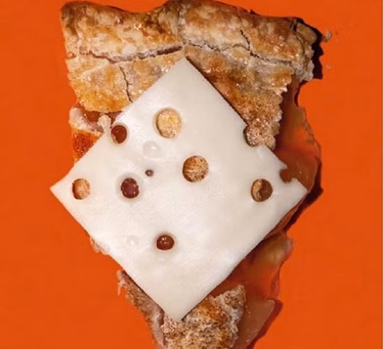 Ở Wisconsin, việc phục vụ bánh táo ở các nhà hàng mà không có phô mai là bất hợp pháp.