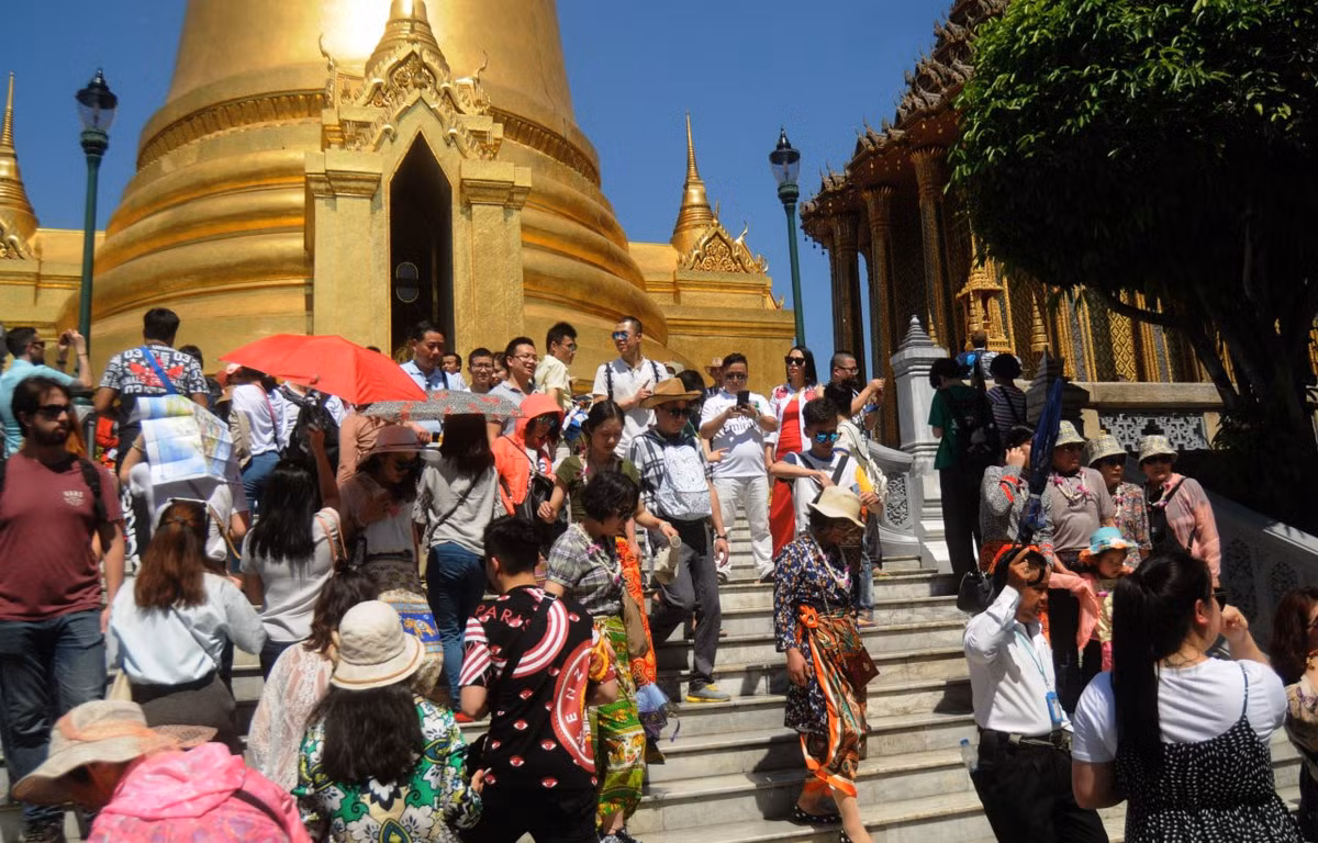  15. Khách Trung Quốc: Khách Trung Quốc chiếm tới gần 30% lượng khách đến Thái Lan (10/32 triệu khách - số liệu 2017). Điều này là một trong những minh chứng thể hiện sức hút của Thái Lan đối với du khách quốc tế nói chung. Ảnh: Chinese tourists in Thailand .