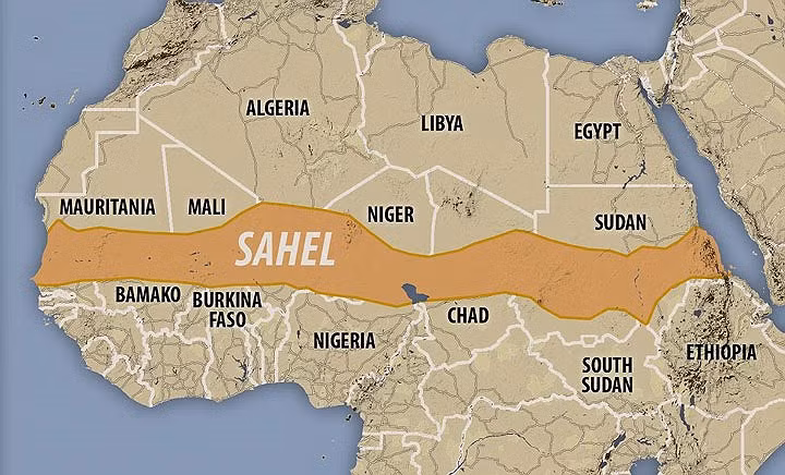 Người Wodaabe sống rải rác ở nhiều quốc gia châu Phi, nhưng phần lớn tập trung tại Niger. Họ là bộ tộc du mục, sống cùng gia đình bằng nghề chăn nuôi gia súc tại sa mạc Sahel.