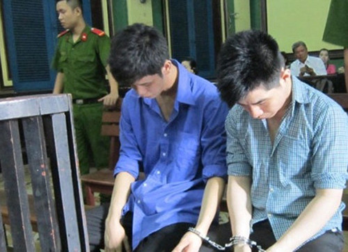 Con danh nhau, me can ngan bi dam thung phoi, tim