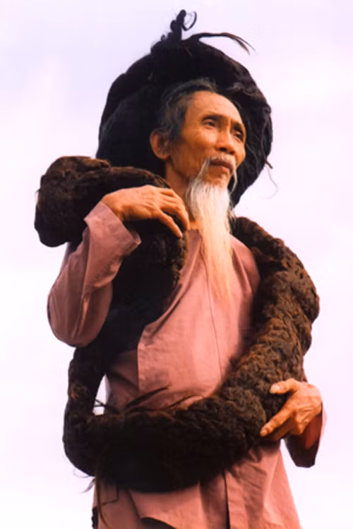 Mong tay quy va nhung bo toc va mong ky di