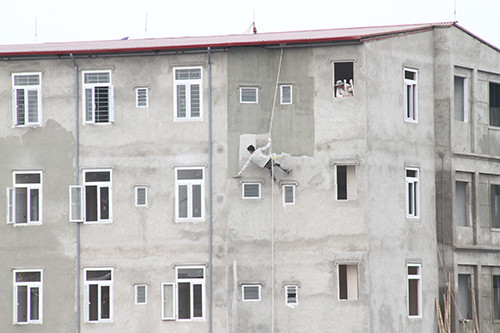 Luu y can biet khi son nha troi mua