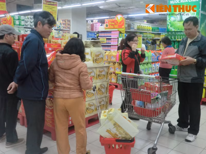 Không những vậy một số đơn vị còn tham gia đưa hàng hóa về vùng ngoại thành theo các mô hình chợ tết nhằm giảm áp lực cho các siêu thị trong nội thành.