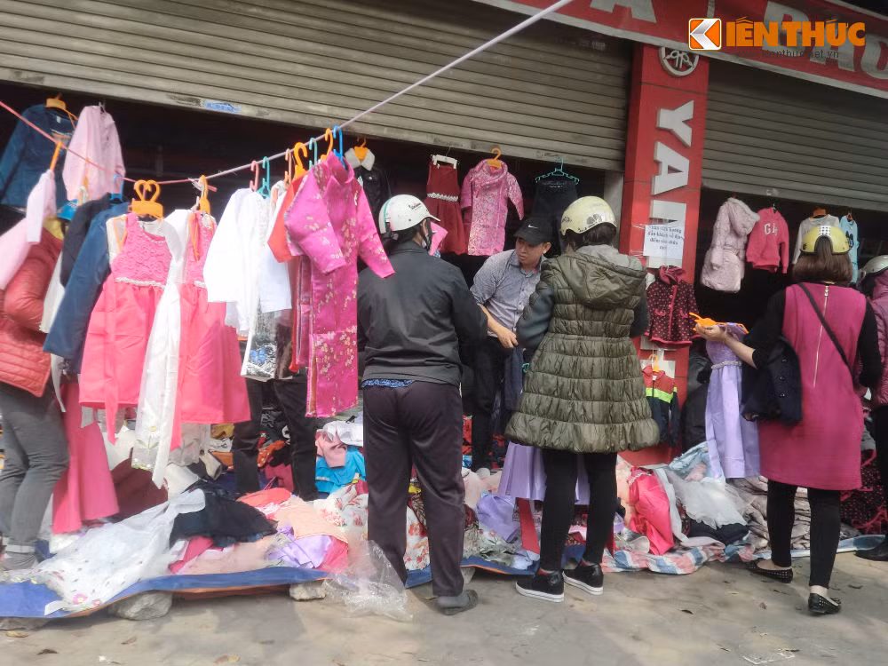 Bên cạnh đó, chiêu tặng quà khách hàng cũng được nhiều cửa hàng áp dụng.