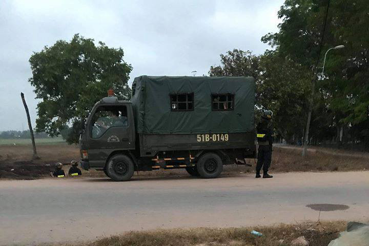 No sung soi bac 4 nguoi chet: Xe boc thep va hang tram canh sat vay bat thuong uy CA-Hinh-2