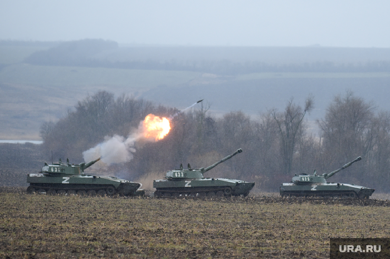 Theo báo cáo của Viện Nghiên cứu Chiến tranh Mỹ vào ngày 25/11, sau khi tiếp viện đến, quân Nga tại làng Zeleny Shlyakh đã tiến lên phía nam hơn 1 km dọc theo con đường chính, vượt qua cửa ngõ phía đông của làng Tolstoy Lug và tiến đến khúc cua của hồ chứa nước sông Snagost. Ảnh: Ura.ru.