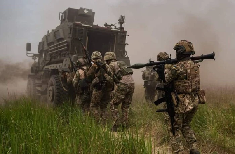 Ngoài ra, quân tiếp viện Ukraine còn phát động một cuộc phản công vào làng Nizhny Klin, nhưng cũng bị quân Nga đẩy lùi. Tuy nhiên, quân Ukraine vẫn đóng ở ngoại ô làng và thỉnh thoảng tiến hành các cuộc tấn công vào trong làng. Ảnh: 112.ua.