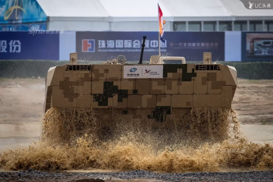 VN-12 cũng là một sản phẩm hướng đến thị trường xuất khẩu nhưng chưa tìm được khách hàng nào. Thời gian gần đây, các nhà thầu quốc phòng Trung Quốc liên tiếp dính phốt "chất lượng kém" khiến tham vọng trở thành nhà thầu quốc phòng hàng đầu thế giới trở nên xa vời. Ảnh: Sina