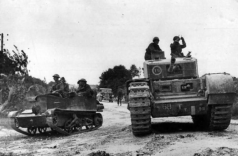 Giống như nhiều dòng xe tăng hạng nặng khác trong CTTG 2 Churchill cũng gặp vấn đề với hệ thống động cơ xăng của mình khi nó không thực sự đáng tin cậy, nhưng nó cũng có mặt tốt là khi cho phép Churchill hoạt động ở nhiều loại địa hình khác nhau kể cả địa hình gồ ghề hoặc vùng đất dốc. Nguồn ảnh : World War Photos.